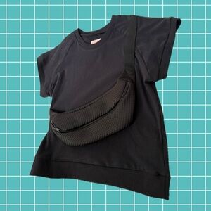 Wauw Capow Ray Black T-Shirt with Attached Bag – Size 7-8Y